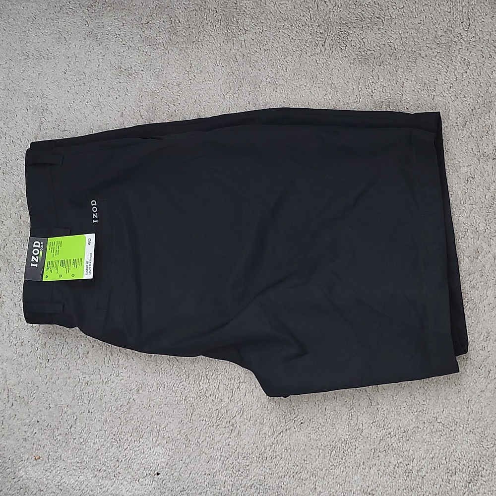 IZOD Golf Shorts - 40 - Picture 2 of 4